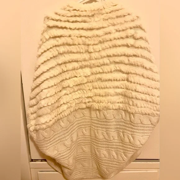 Real Rabbit Fur Cape - Picture 5 of 6